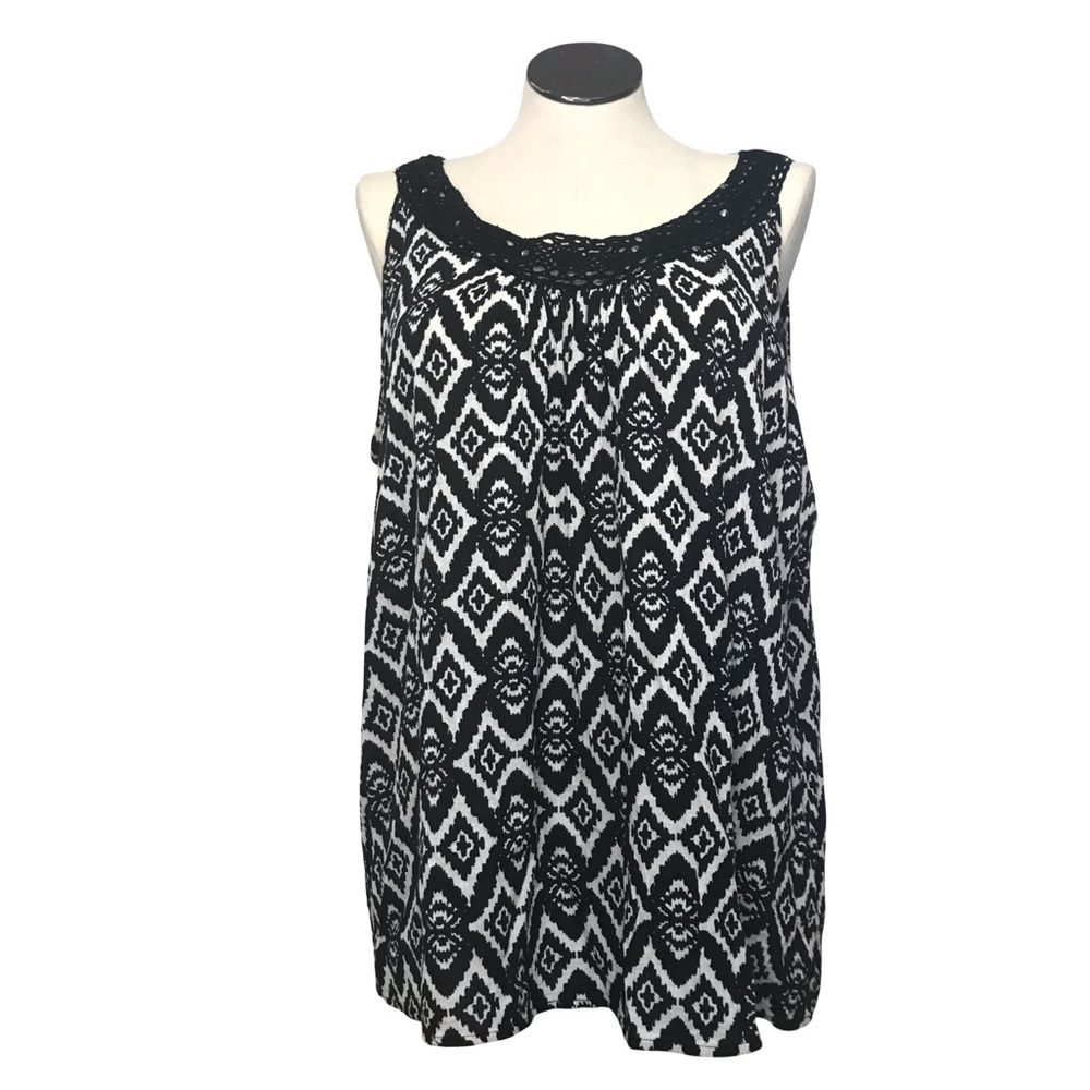 Notations Sleeveless Top Women’s Size 3X Color Black/White Geometric Print
